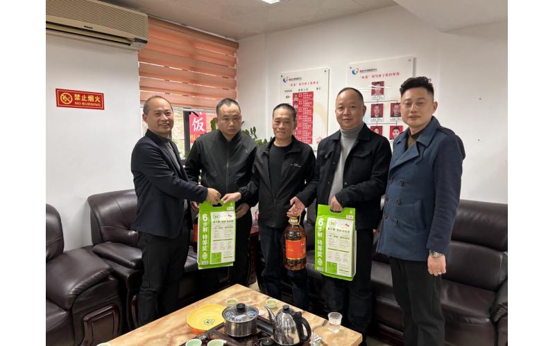 新春送暖 情满人世 —— 海？？？？靥夭５持Р苛瞎步ǖノ豢古奈课驶疃